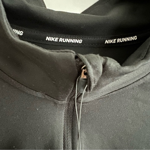 NWT Womens NIKE RUNNING Dri-Fit 1/4 zip Pullover Size XL w/thumbholes Black/Slvr - Picture 5 of 13